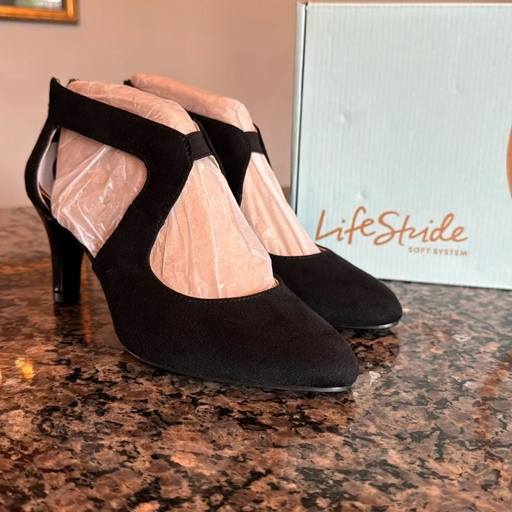 Life Stride Giovanna 2 black suede dress pumps NIB 7.5